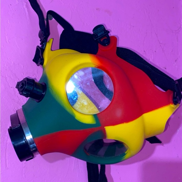 Colorful Face Mask 🫶🏽🎁 - Picture 1 of 1